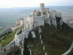 Tempo obnovy slovenských hradov, zámkov a kaštieľov pokrivkáva
