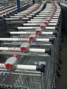 Význam mamutích hypermarketov v nákupných centrách klesá